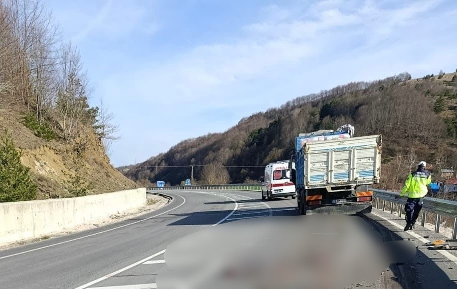 samsunda viraji alamayan motosiklet kamyonla carpisti 1 olu 0 pfbvti2Q