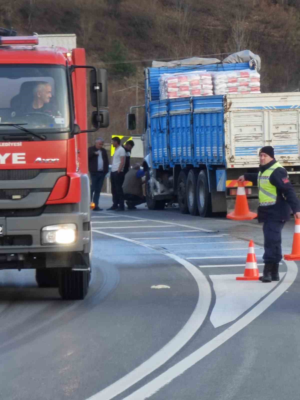 samsunda viraji alamayan motosiklet kamyonla carpisti 1 olu 2 ZLe7nJJM