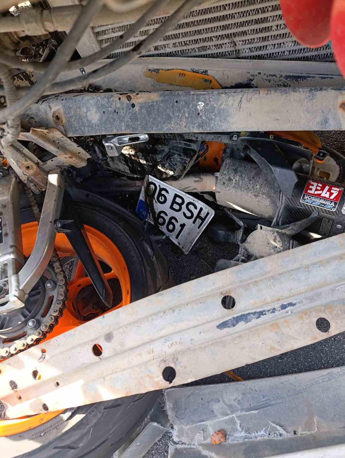 samsunda viraji alamayan motosiklet kamyonla carpisti 1 olu 3