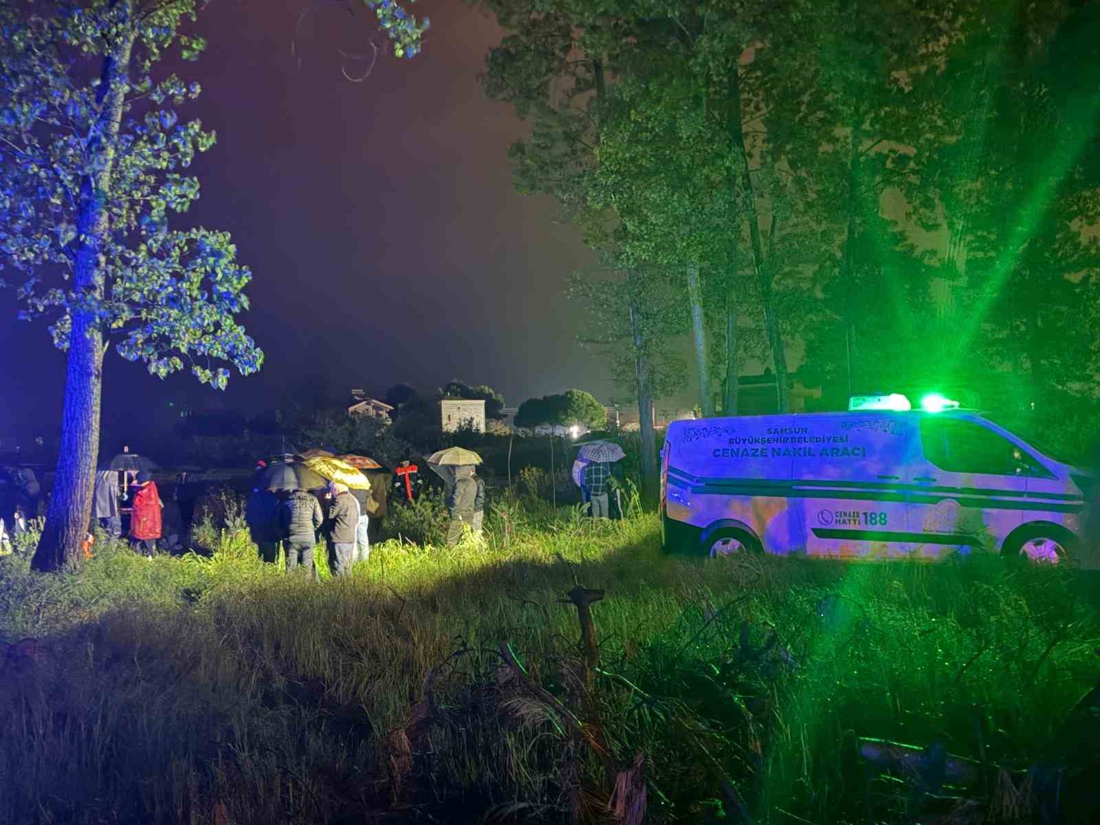 samsunda yasli kadin irmak kenarinda olu bulundu 0