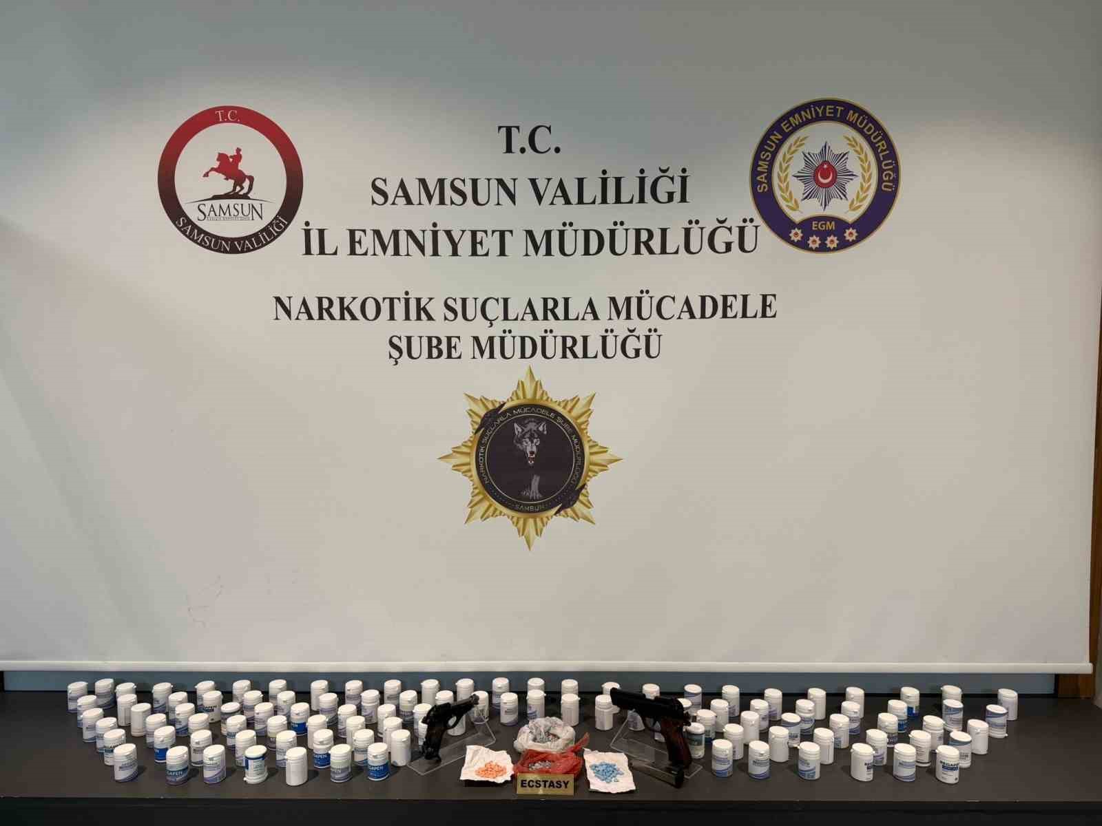 samsunda yatak odasinda ve aracta uyusturucu ele gecirildi 0 wpdFpP3A