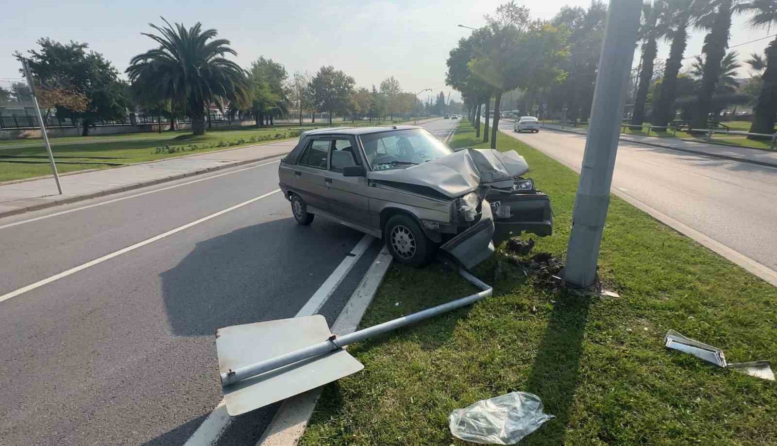 Samsun’da yayaya çarpmamak için fren yaptı, direğe çarptı: 1 yaralı 5 samsunda yayaya carpmamak icin fren yapti direge carpti 1 yarali 1 LPSyd6n9