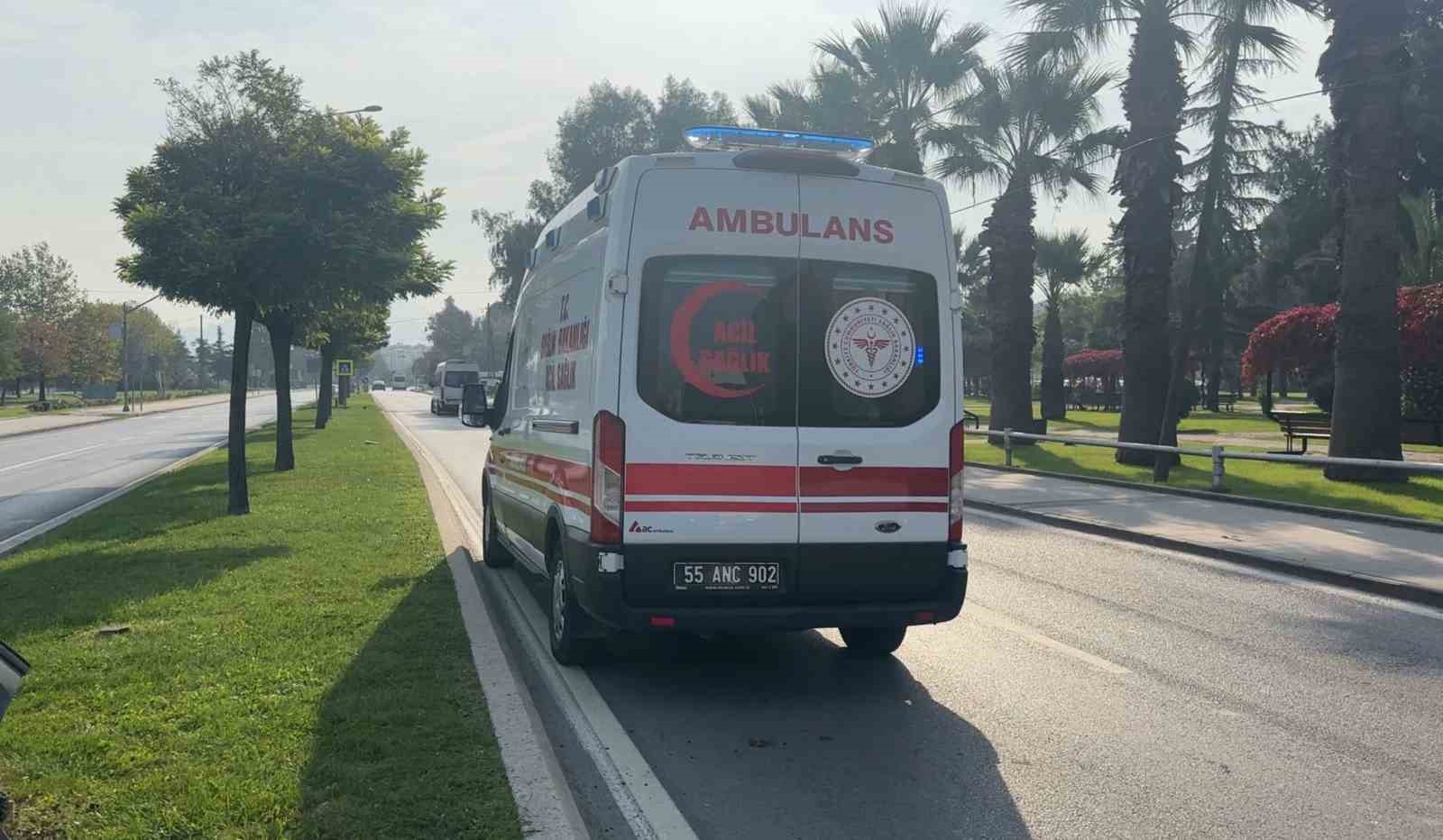 Samsun’da yayaya çarpmamak için fren yaptı, direğe çarptı: 1 yaralı 7 samsunda yayaya carpmamak icin fren yapti direge carpti 1 yarali 3 9VQkUtAO