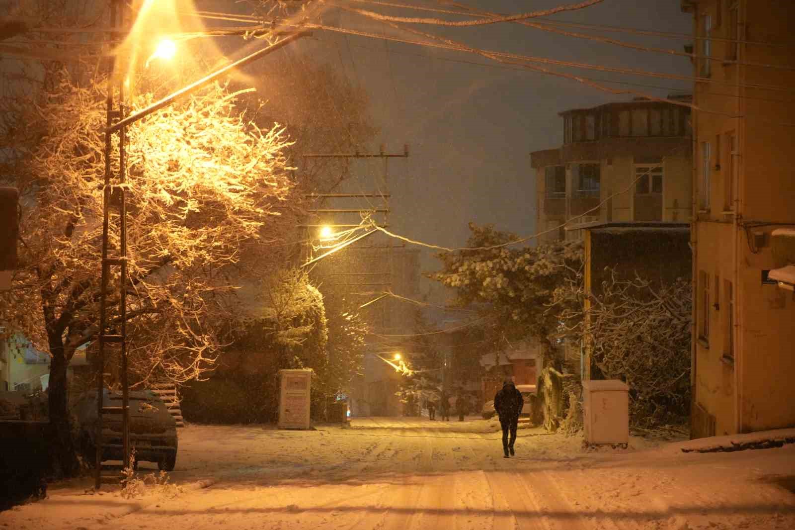samsunda yogun kar yagisi suruculere zor anlar yasatti 8 uhUvAfPA