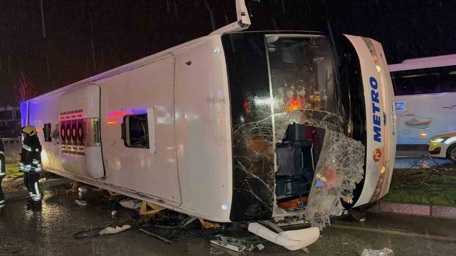 samsunda yolcu otobusu devrildi 6 yarali 10 Hq9l5mmC