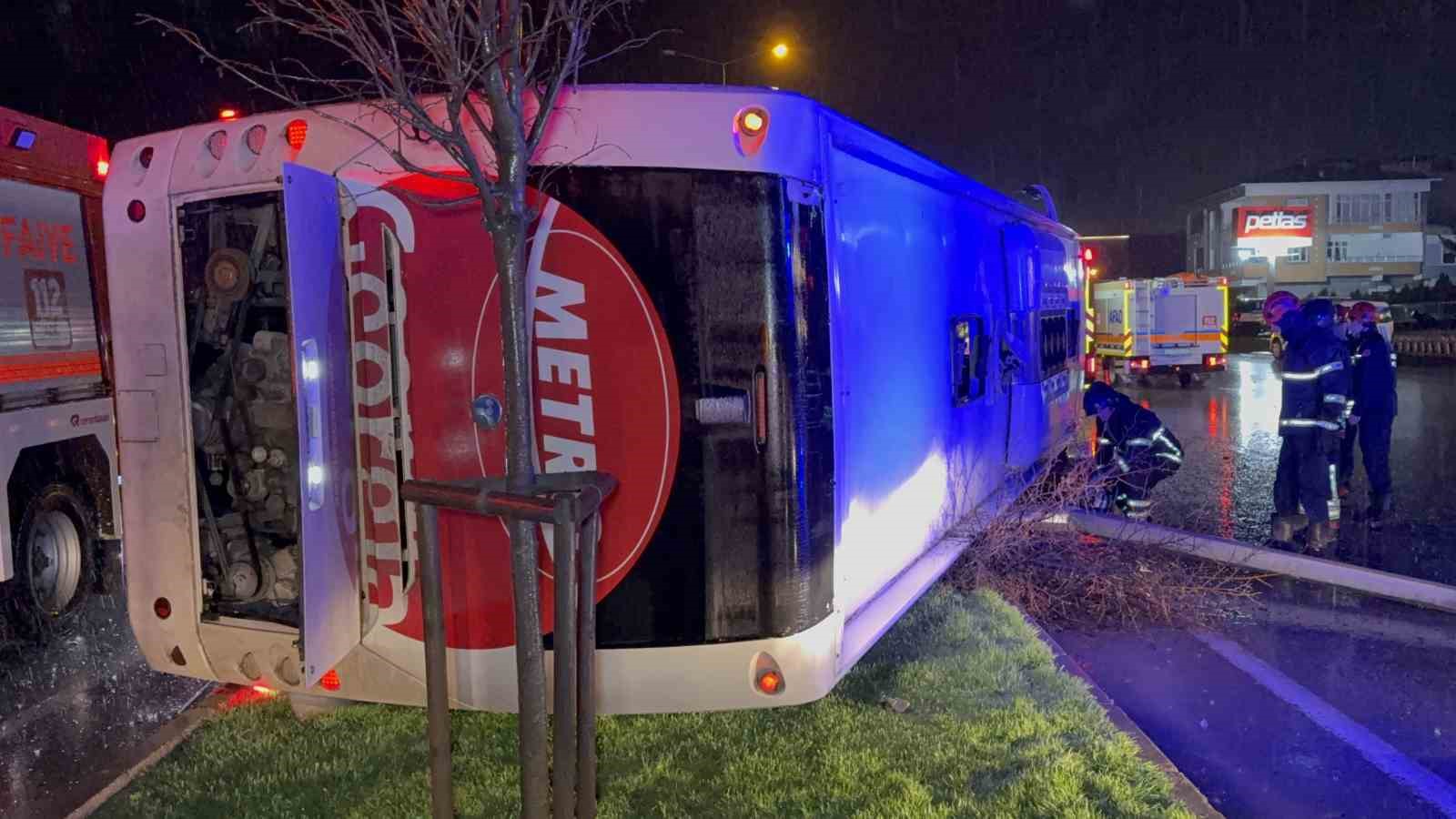 samsunda yolcu otobusu devrildi 6 yarali 11 Z4hlcujj