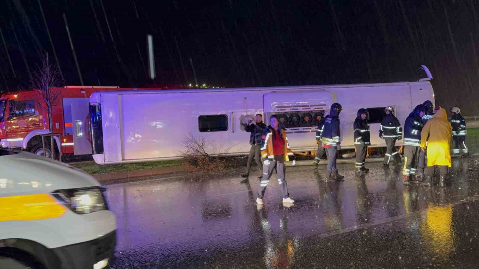 samsunda yolcu otobusu devrildi 6 yarali 5 T8vK2r8l