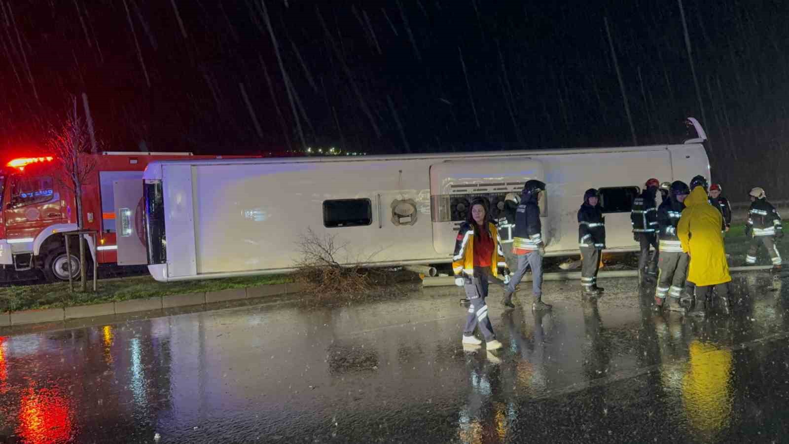 samsunda yolcu otobusu devrildi 6 yarali 6 DnflpZDz