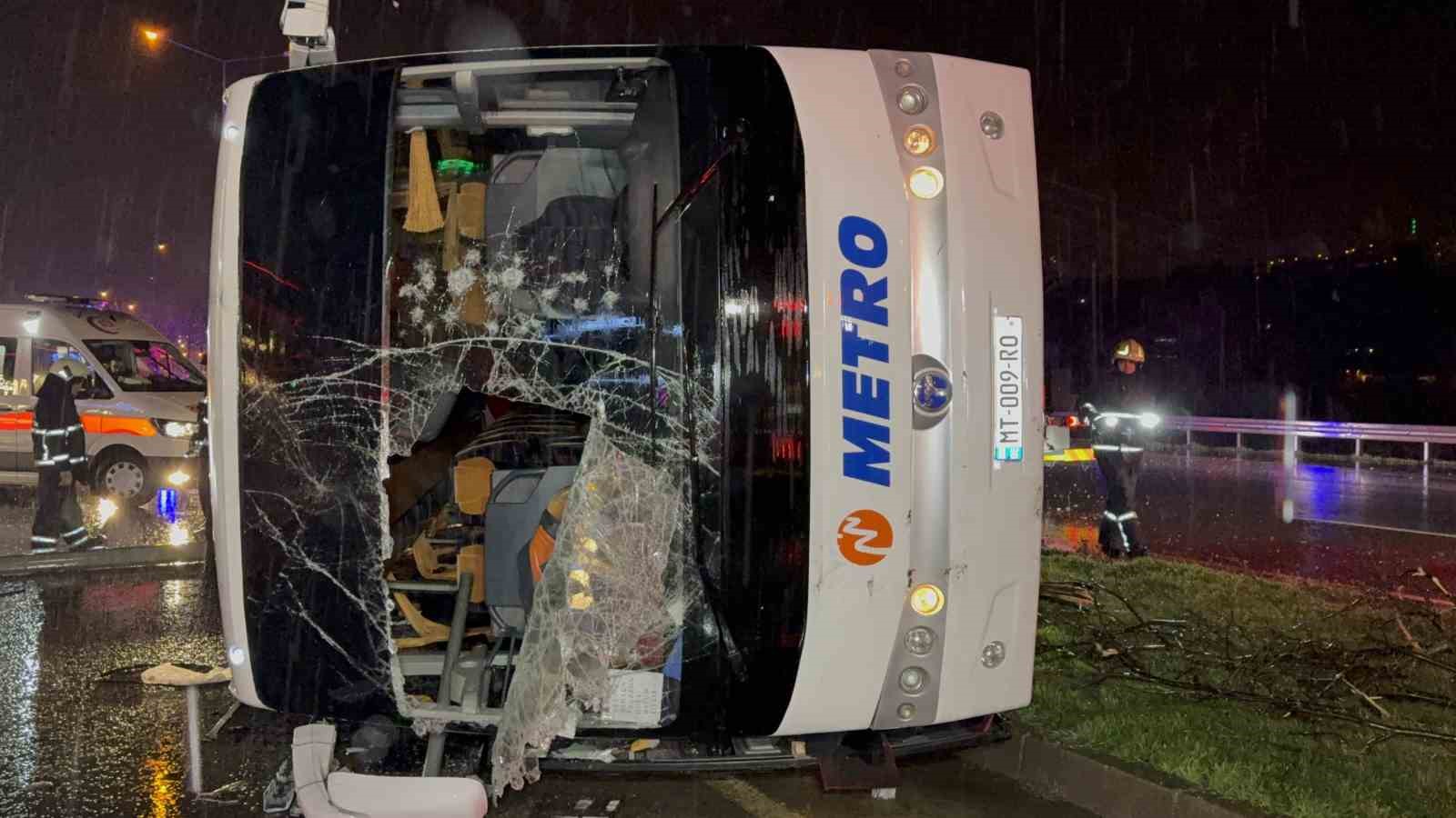samsunda yolcu otobusu devrildi 6 yarali 8 3AkQV4h7