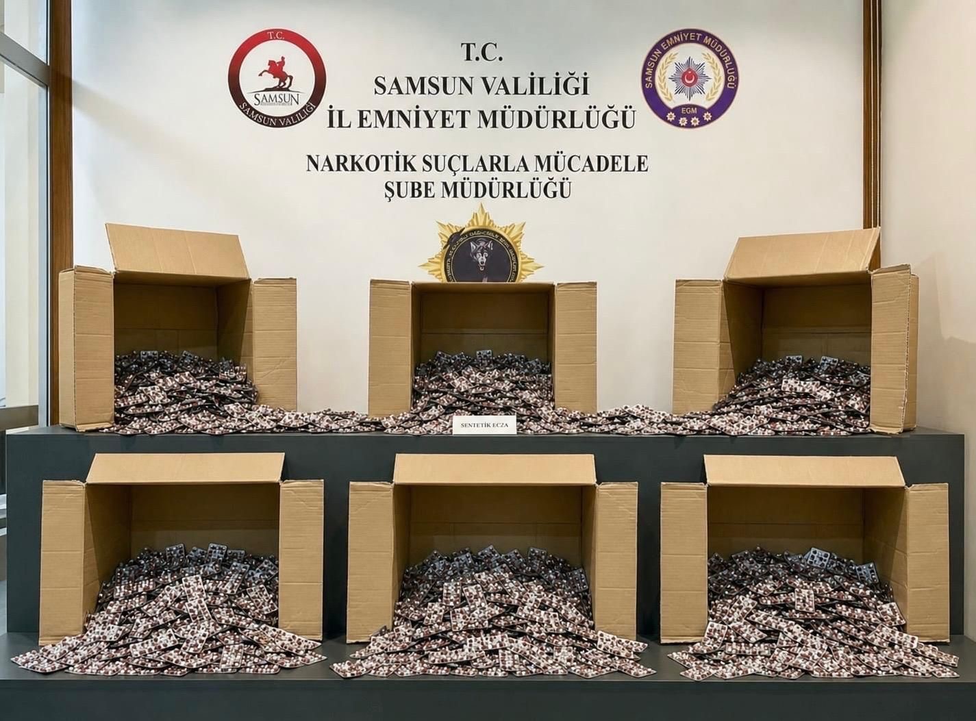 Samsun’da zehir tacirlerine darbe: 172 bin hap ele geçirildi 7 samsunda zehir tacirlerine darbe 172 bin hap ele gecirildi 3 hvQF6hb2