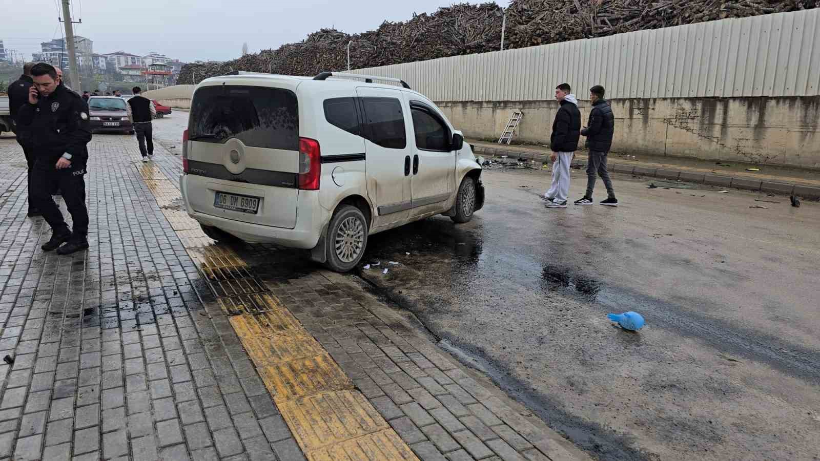 samsunda zincirleme kaza 3 yarali 3 H7Vu22KU