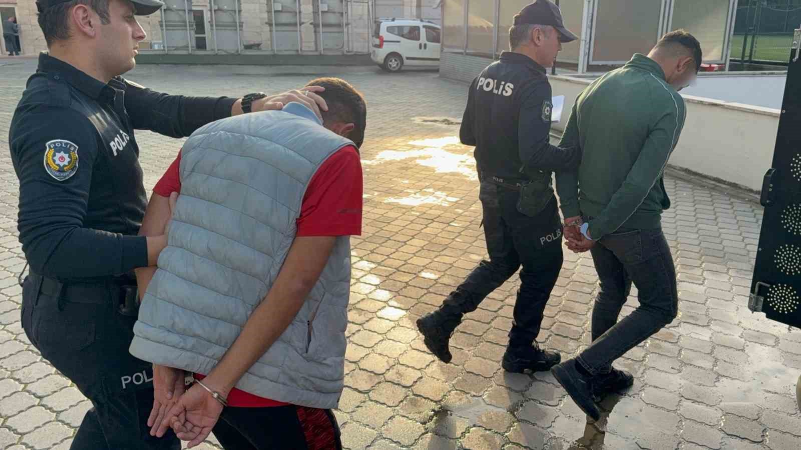 samsunda zorla gul satmak isteyen 2 kisi olay cikartinca tutuklandi 1 O4YXDXqL