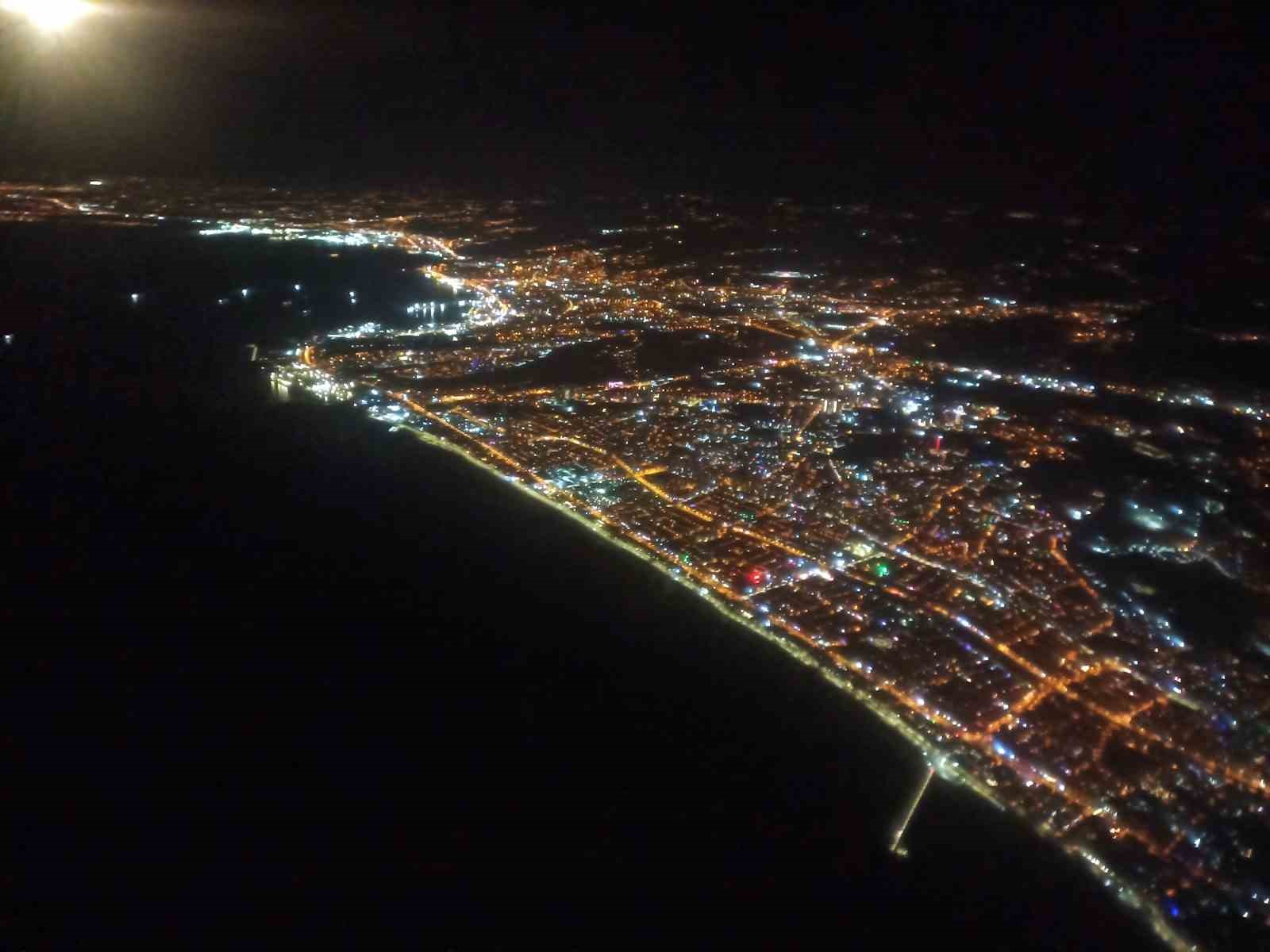 Samsun’dan objektife yansıyanlar: Gökyüzü büyüledi, şehir ışıkları geceyi aydınlattı 4 samsundan objektife yansiyanlar gokyuzu buyuledi sehir isiklari geceyi aydinlatti 0 ucPKr7mm