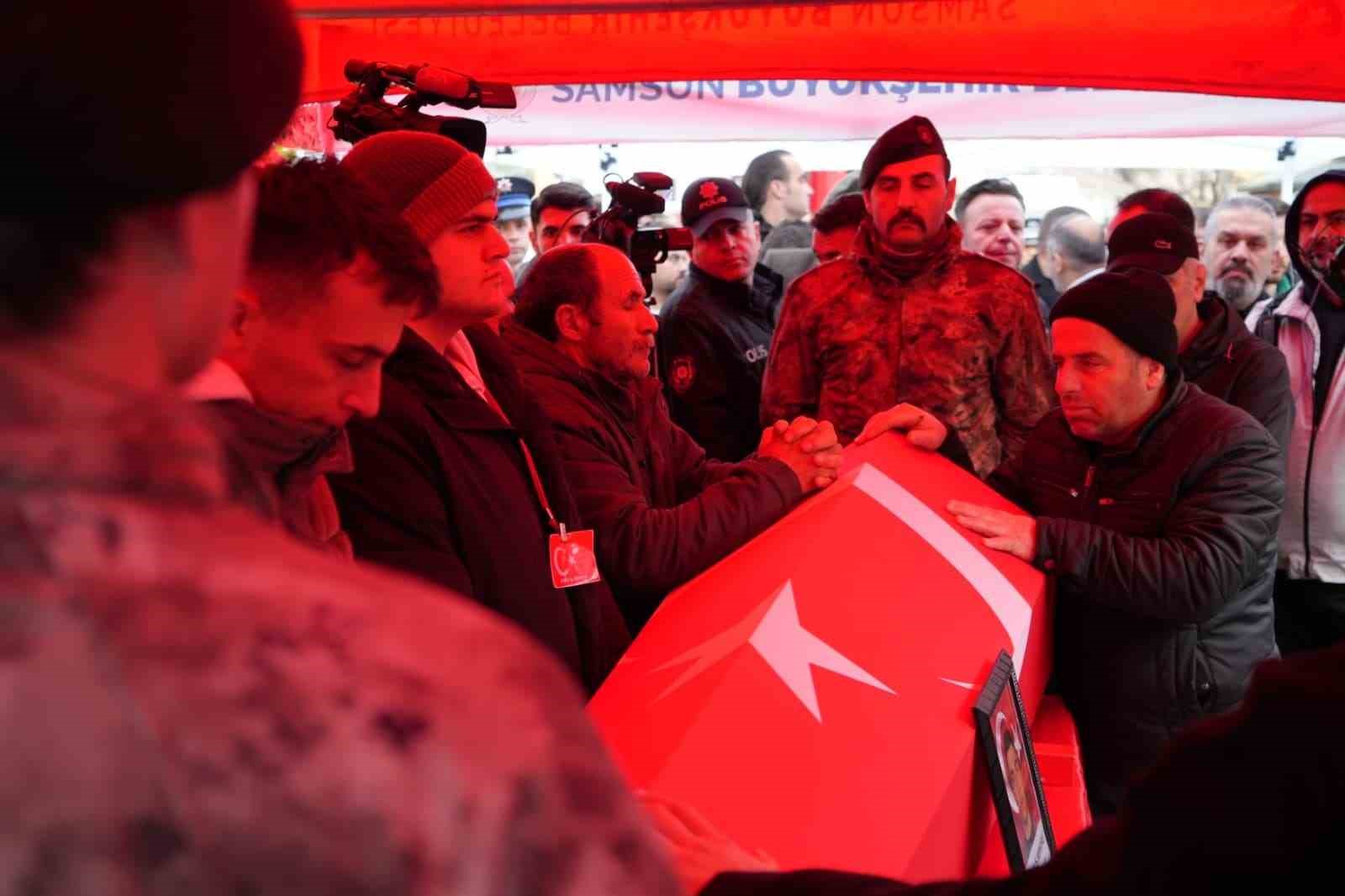 samsunlu sehit polis gorev arkadaslarinin omzunda dualarla ugurlandi 4 OsPyqtw7