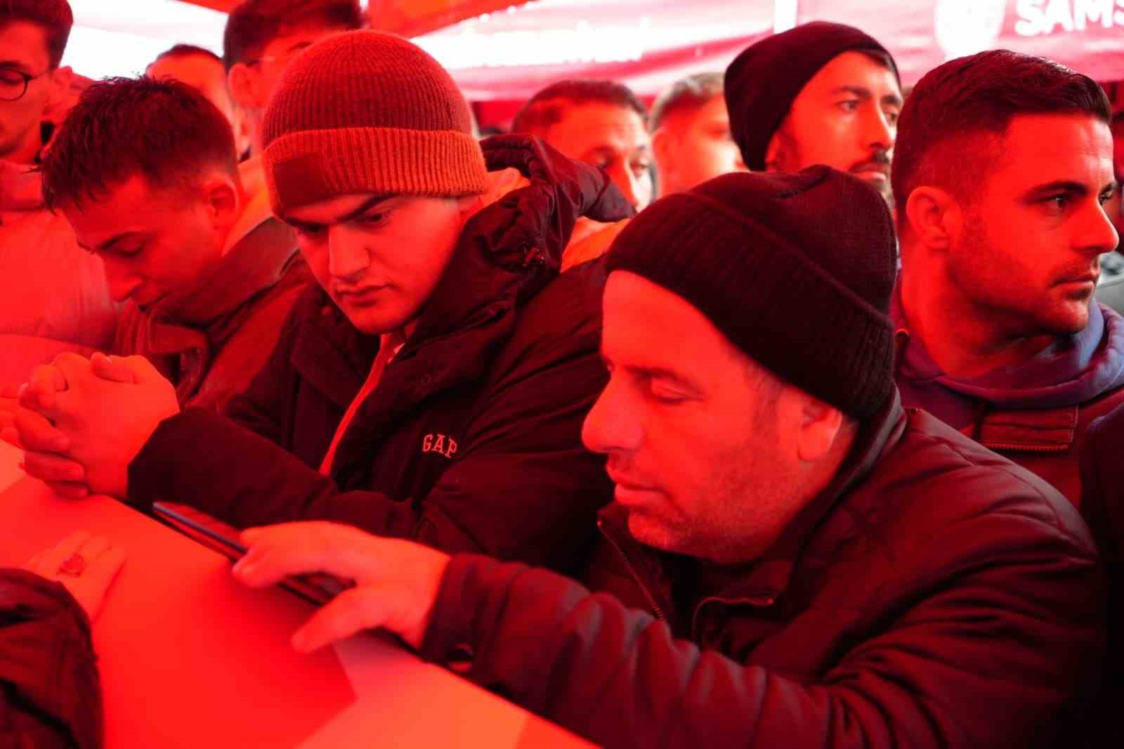 samsunlu sehit polis gorev arkadaslarinin omzunda dualarla ugurlandi 6 iXqnuIdG