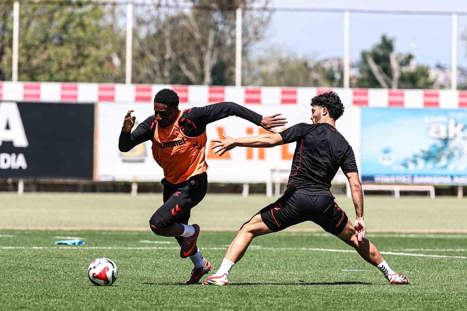 Samsunspor, ara vermeden Alanyaspor hazırlıklarına başladı 4 samsunspor ara vermeden alanyaspor hazirliklarina basladi 0 B7gHwqaG