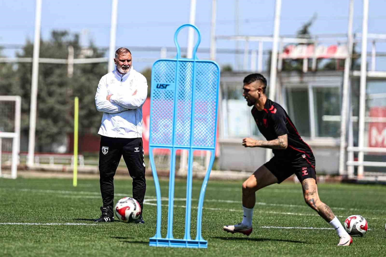 Samsunspor, ara vermeden Alanyaspor hazırlıklarına başladı 5 samsunspor ara vermeden alanyaspor hazirliklarina basladi 1 SGH7S1rq