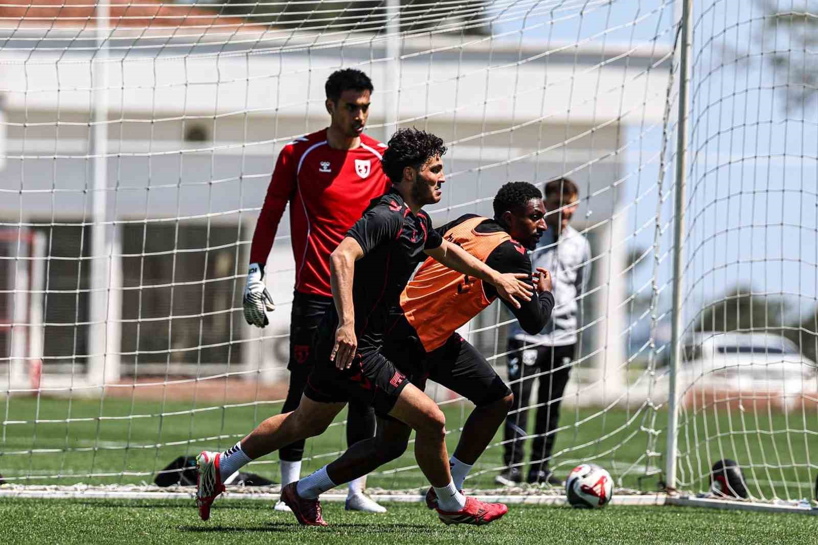 Samsunspor, ara vermeden Alanyaspor hazırlıklarına başladı 8 samsunspor ara vermeden alanyaspor hazirliklarina basladi 4 F6vPnapF