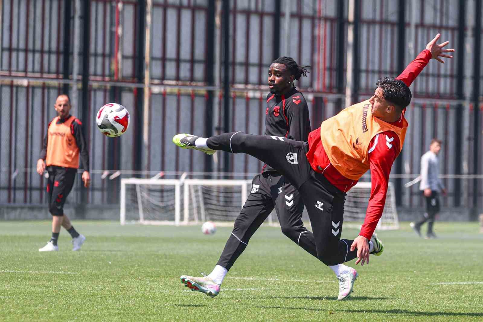 samsunspor basaksehir maci hazirliklarini tamamladi 1 8lrNmghi