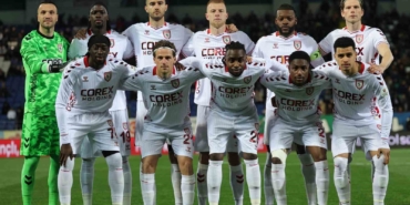 samsunspor-gecen-sezonu-mumla-ariyor-Ivt5DNuW.jpg