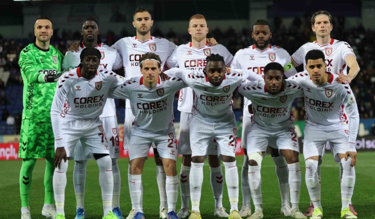 samsunspor-gecen-sezonu-mumla-ariyor-Ivt5DNuW.jpg