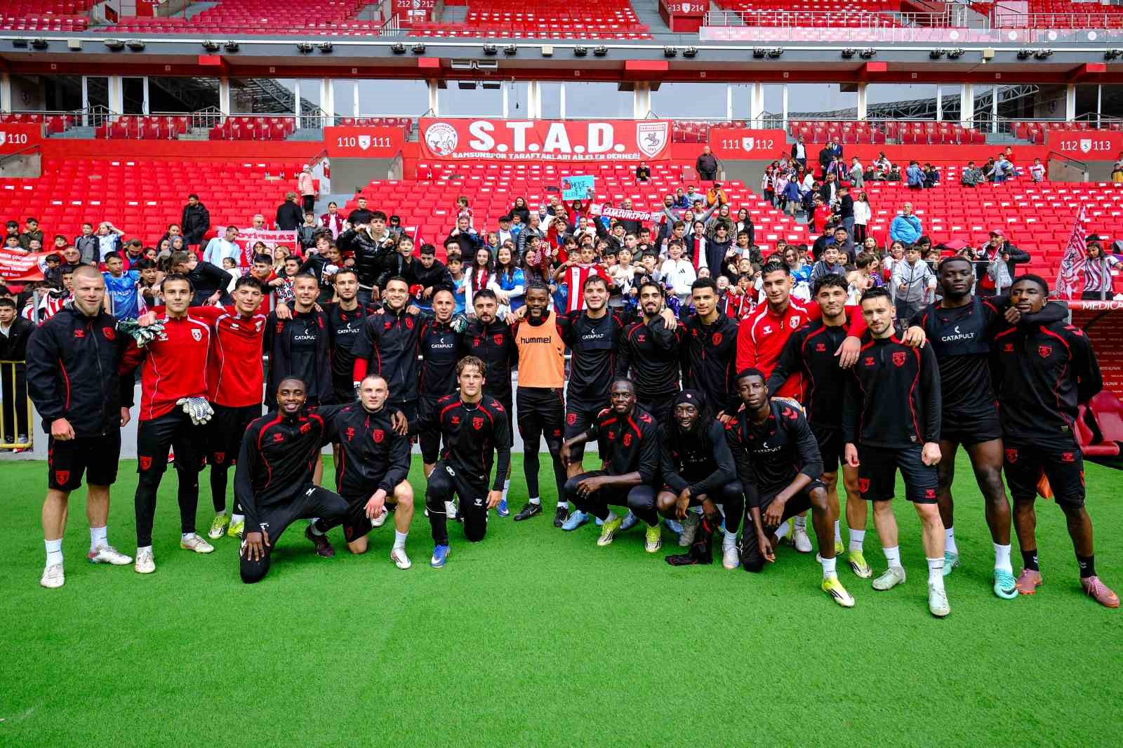 samsunspor goztepe hazirliklarini cocuk taraftarlarin destegiyle tamamladi 0 Res2hRXr