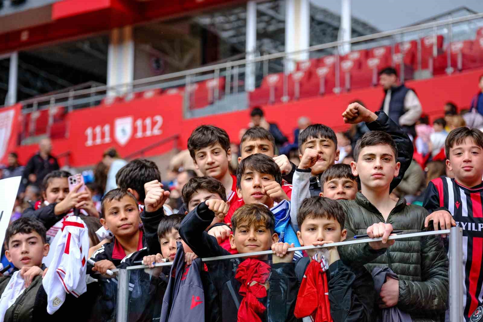 samsunspor goztepe hazirliklarini cocuk taraftarlarin destegiyle tamamladi 2 g22fqfCJ