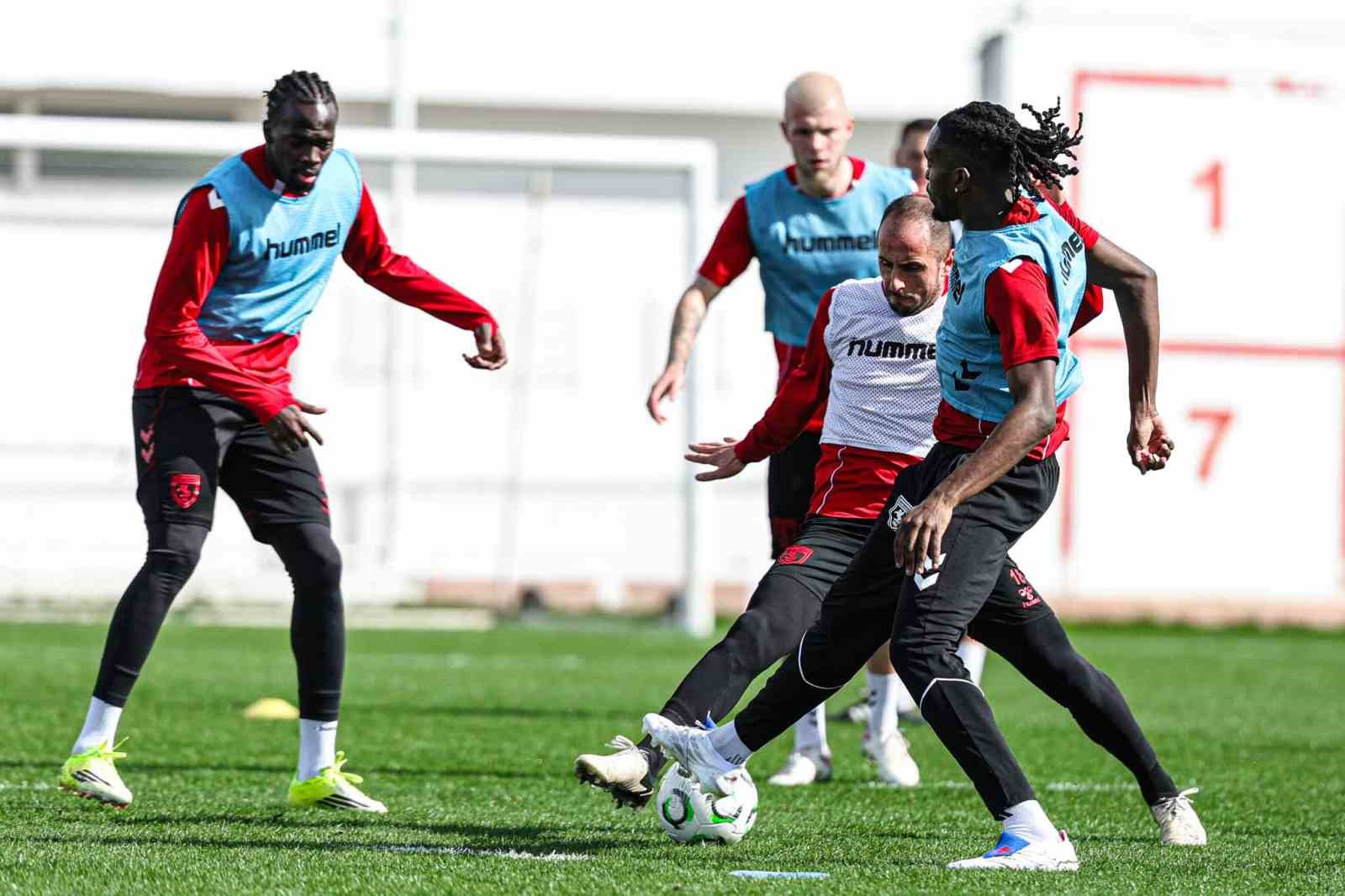 Samsunspor, KF Shkndija maçı hazırlıklarını tamamladı 4 samsunspor kf shkndija maci hazirliklarini tamamladi 0 9KMsdULR