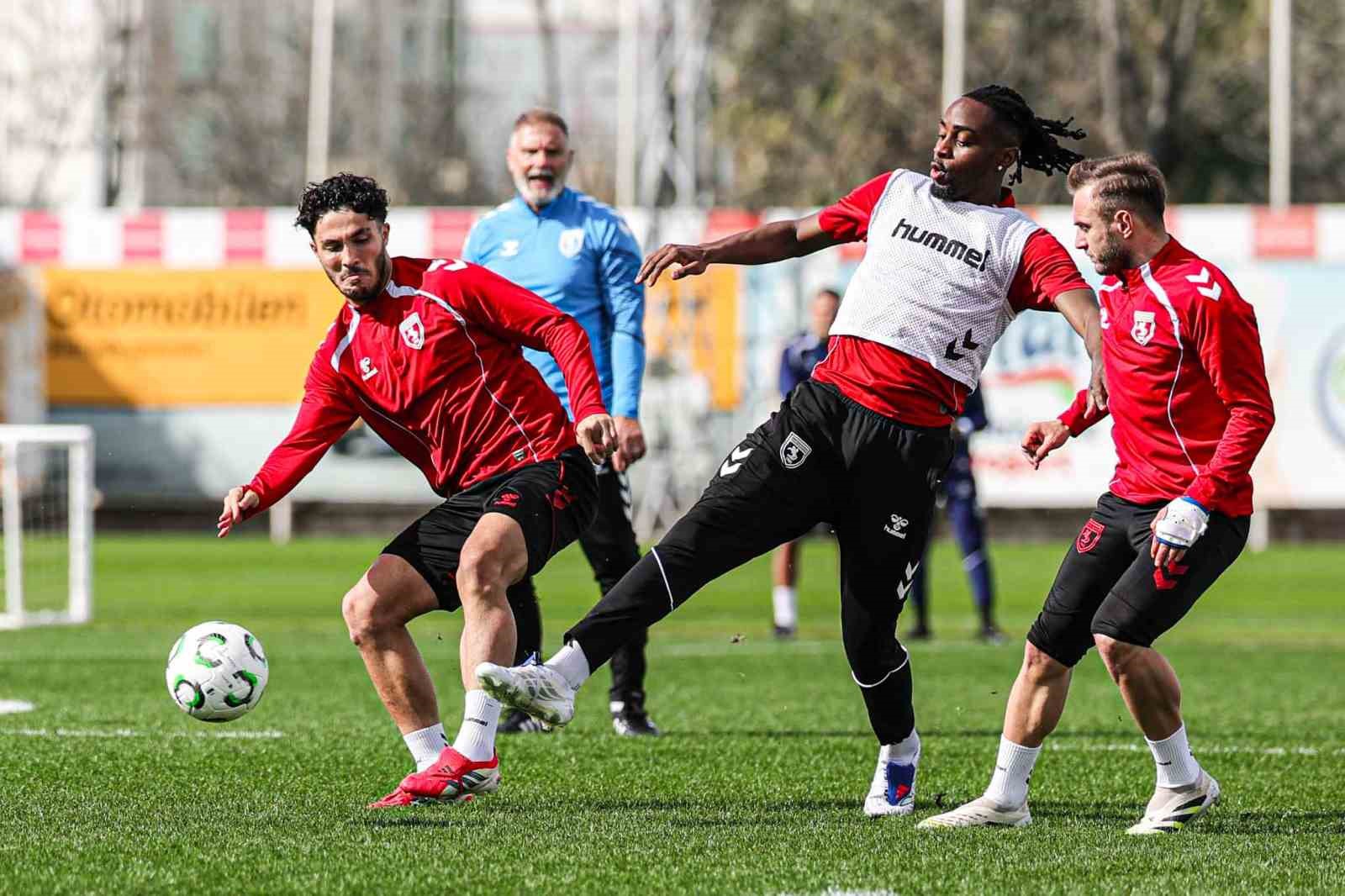 Samsunspor, KF Shkndija maçı hazırlıklarını tamamladı 8 samsunspor kf shkndija maci hazirliklarini tamamladi 4 hmvOt89r