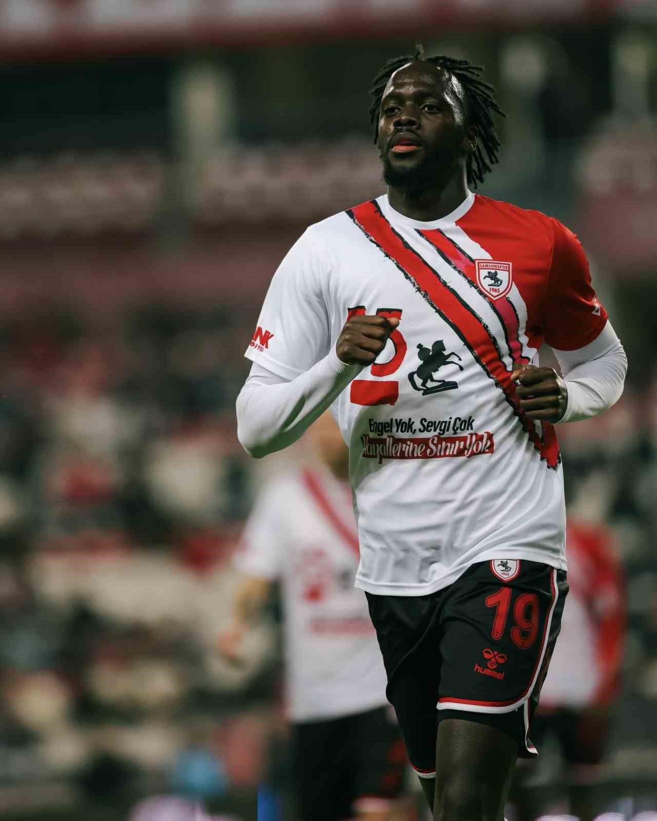 samsunspor ozel cocuklarin tasarladigi formalarla sahaya cikti 4 F8aFP1vT