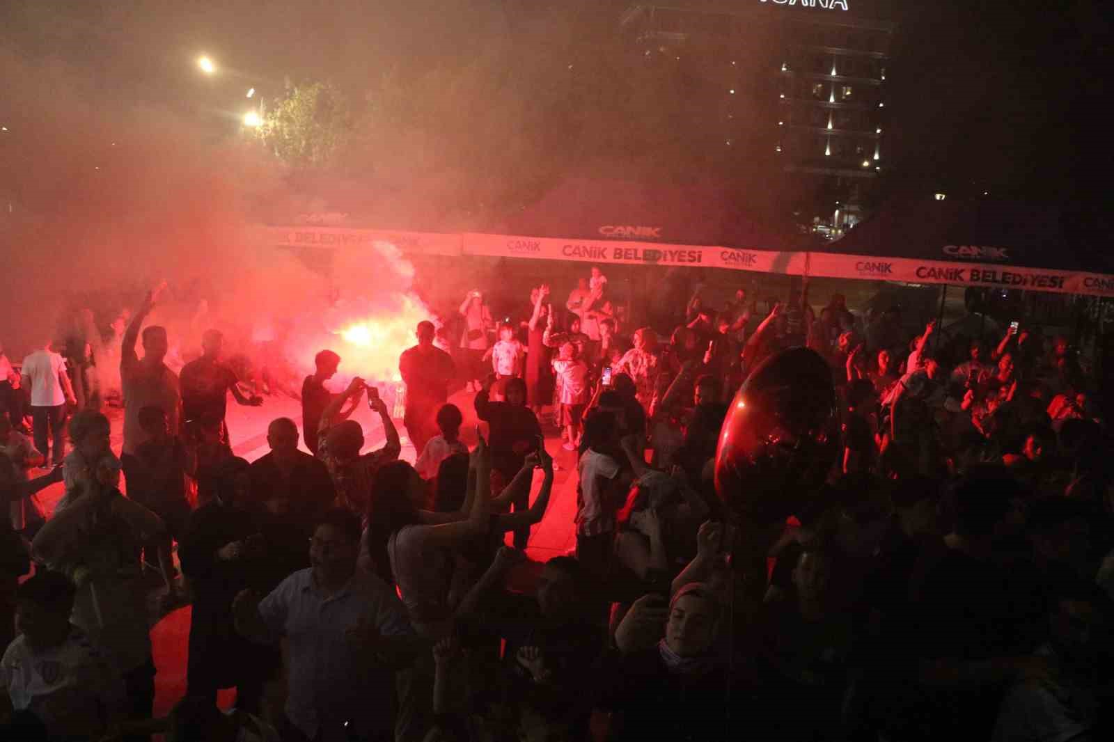Samsunspor taraftarları, 61. kuruluş yıldönümünü kutladı 4 samsunspor taraftarlari 61 kurulus yildonumunu kutladi 0 cgeQesqM