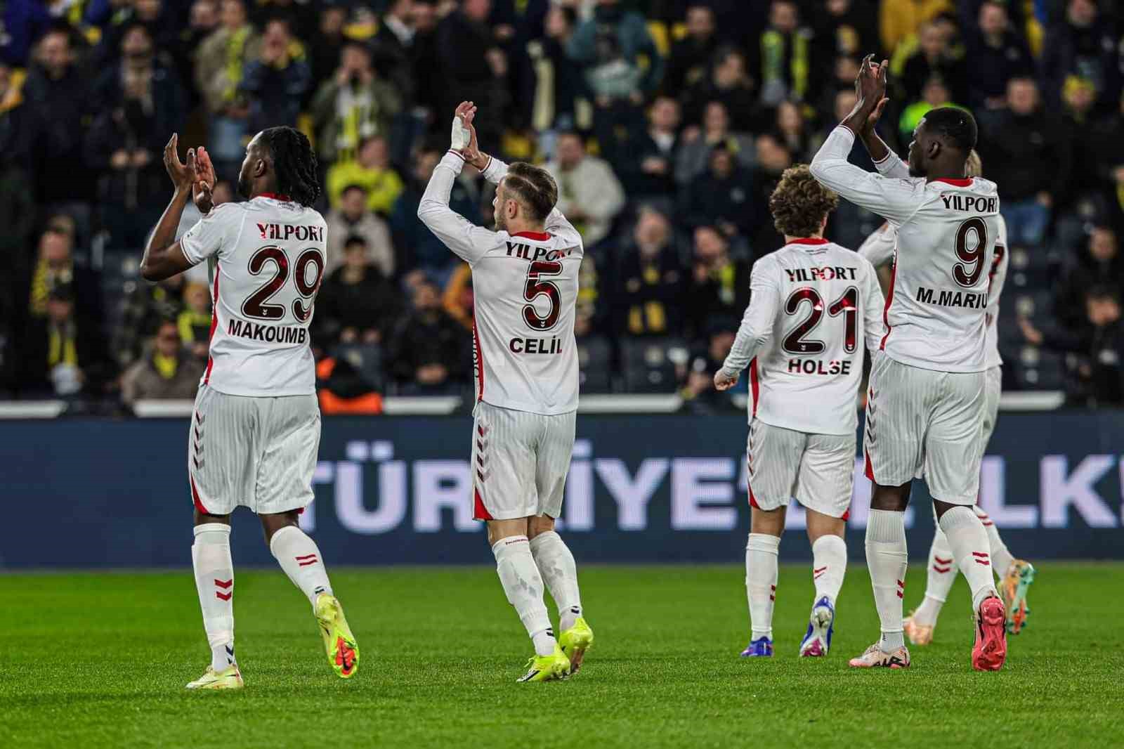 Samsunspor: "Tartışmalı hakem kararları geceye damga vurdu, mücadelemiz görmezden gelindi" 5 samsunspor tartismali hakem kararlari geceye damga vurdu mucadelemiz gormezden gelindi 1 HWzAHeV2