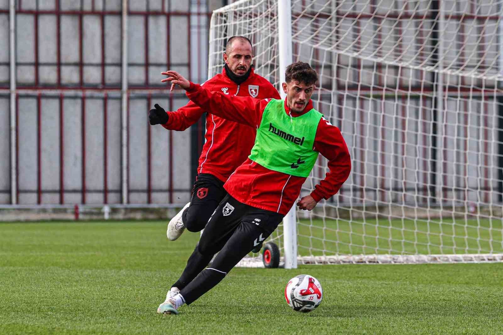Samsunspor’da, Gençlerbirliği maçının hazırlıkları başladı 10 samsunsporda genclerbirligi macinin hazirliklari basladi 6 EhgFkMBq