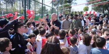 samsunsporlu-futbolcular-23-nisani-cocuklarla-birlikte-kutladi-edOjz8mI.jpg
