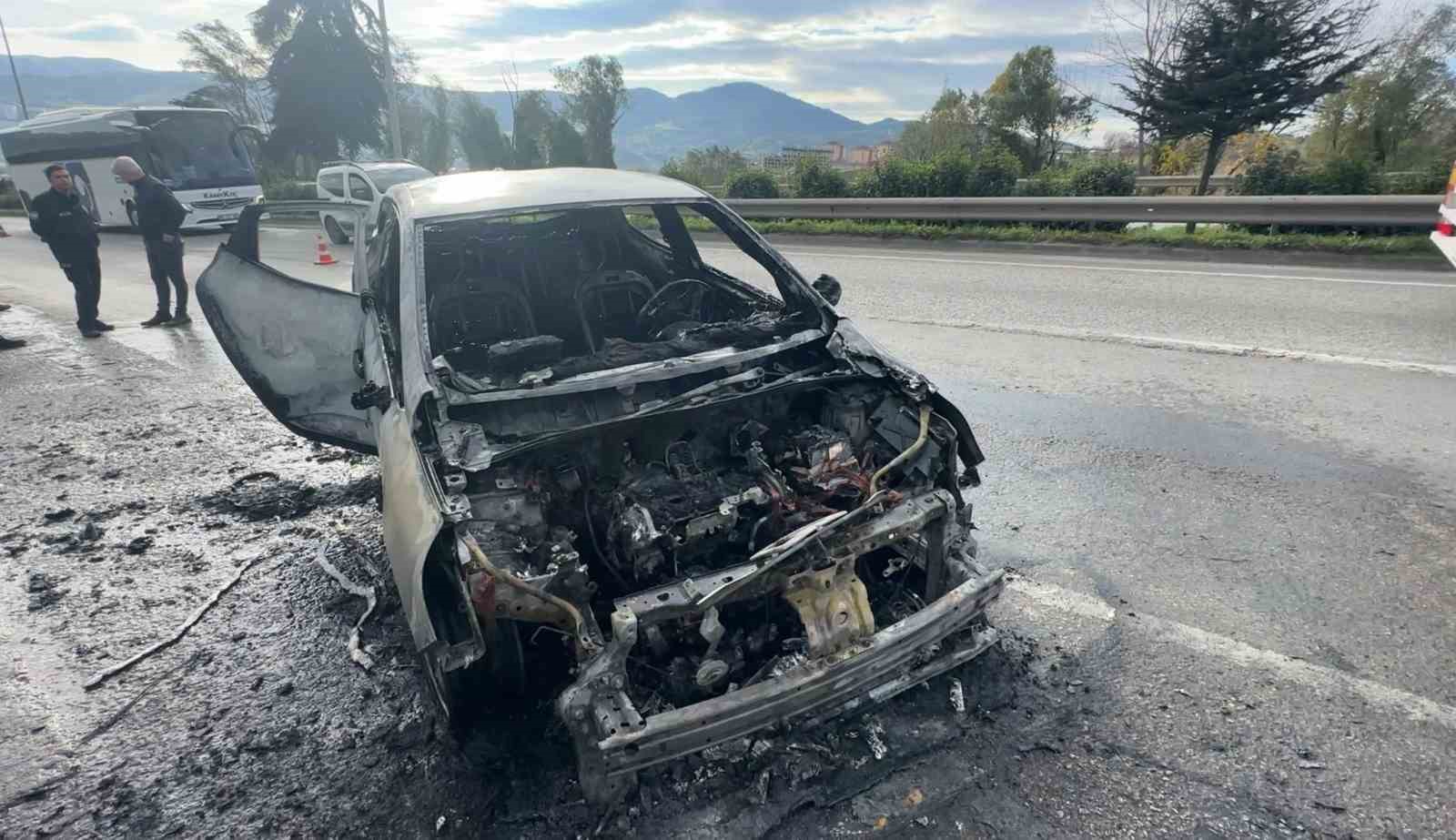 samsunsporlu musabanin otomobili alev alev yandi futbolcu yara almadan kurtuldu 2 wUaRngDk