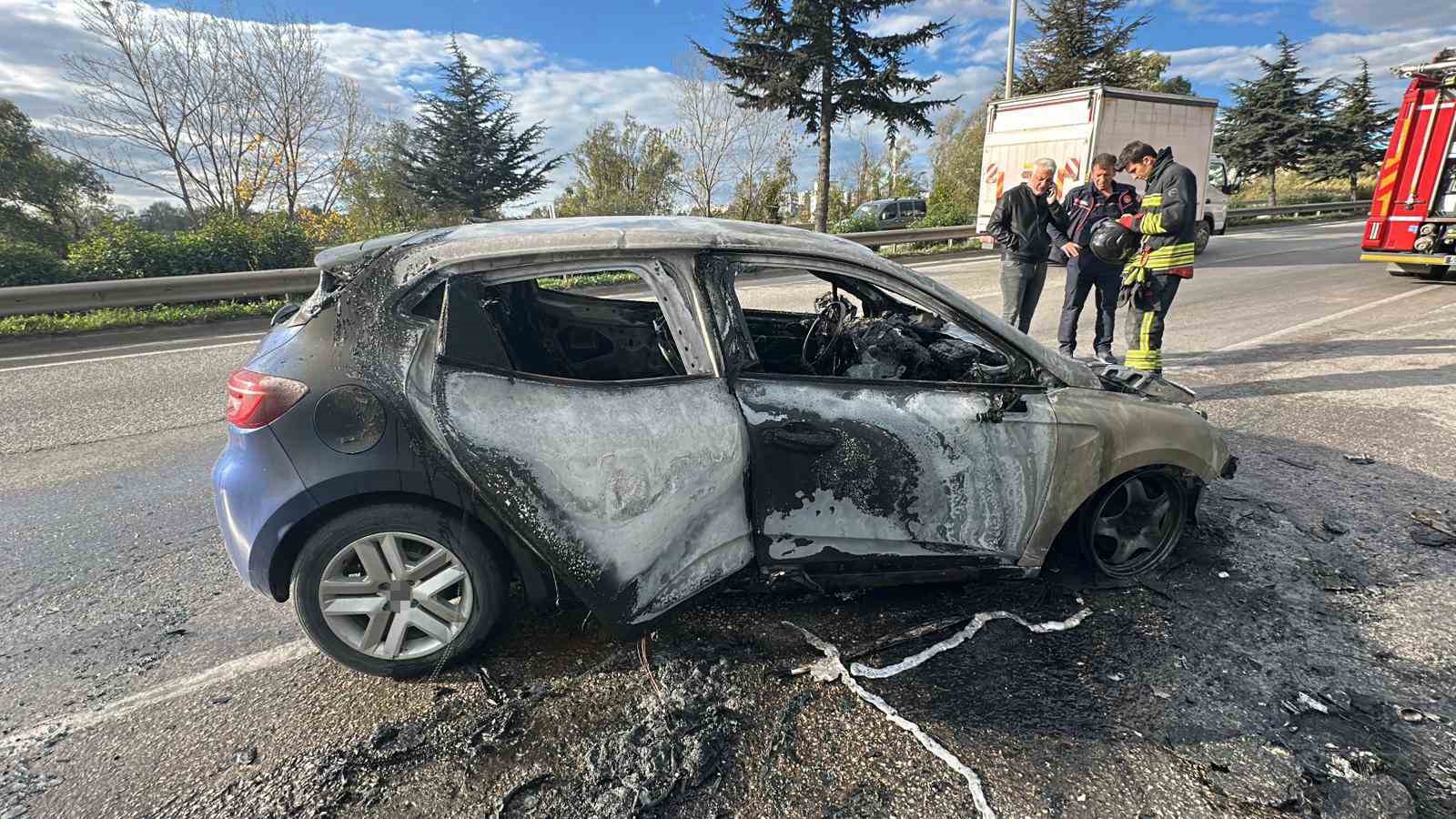samsunsporlu musabanin otomobili alev alev yandi futbolcu yara almadan kurtuldu 4 laptFFOd