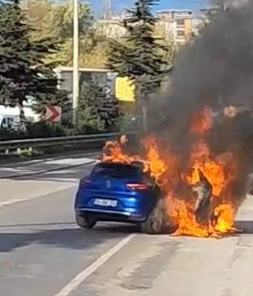 samsunsporlu-musabanin-otomobili-alev-alev-yandi-futbolcu-yara-almadan-kurtuldu-Y9liIndp.jpg