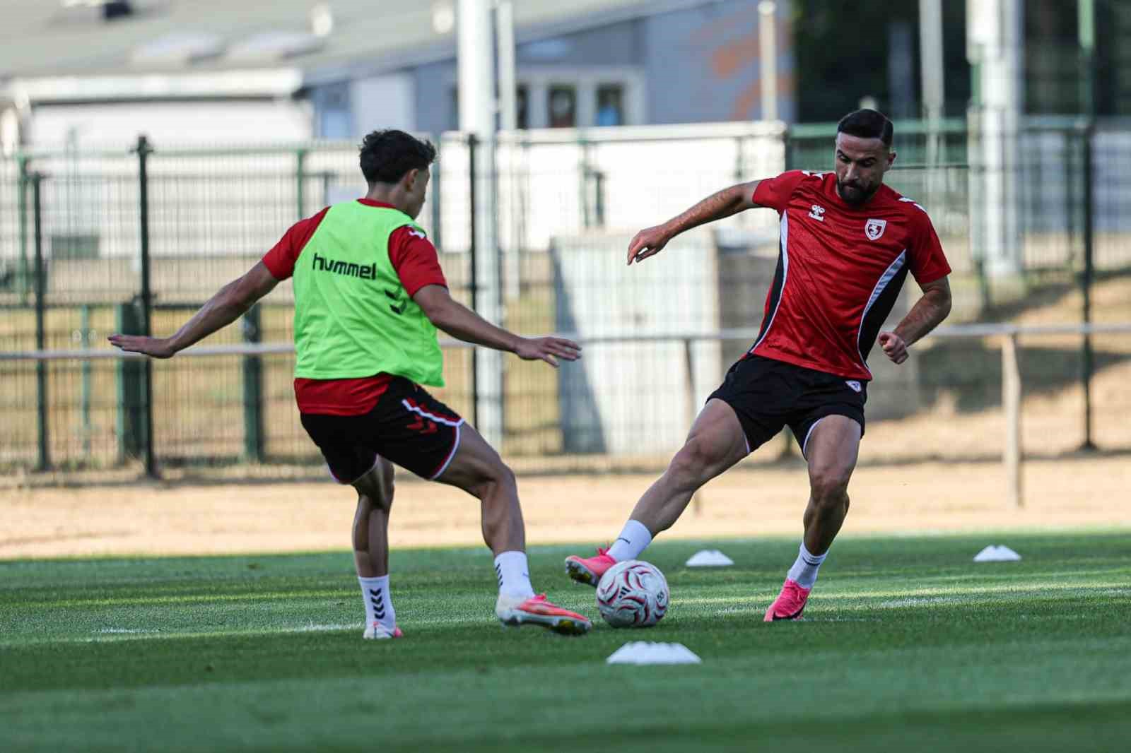 Samsunspor’un Hollanda kampı başladı 6 samsunsporun hollanda kampi basladi 2 7X5f9ByW