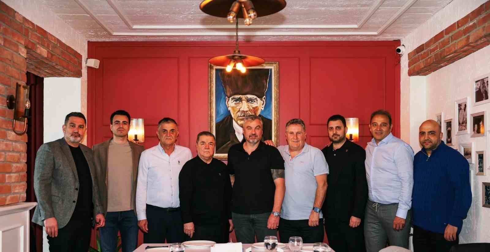 samsunsporun yeni teknik direktoru fink samsuna geldi 0 TUCXj461