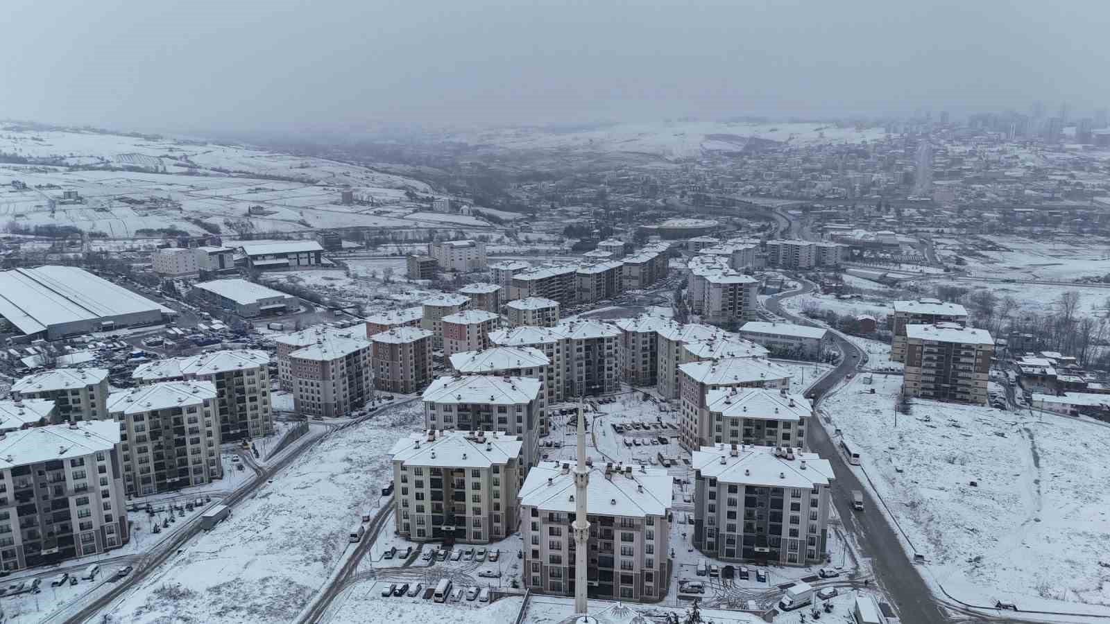 samsunu balkan sogugu vurdu yukseklerde kar 50 santime ulasti 0 BGTfYKBU