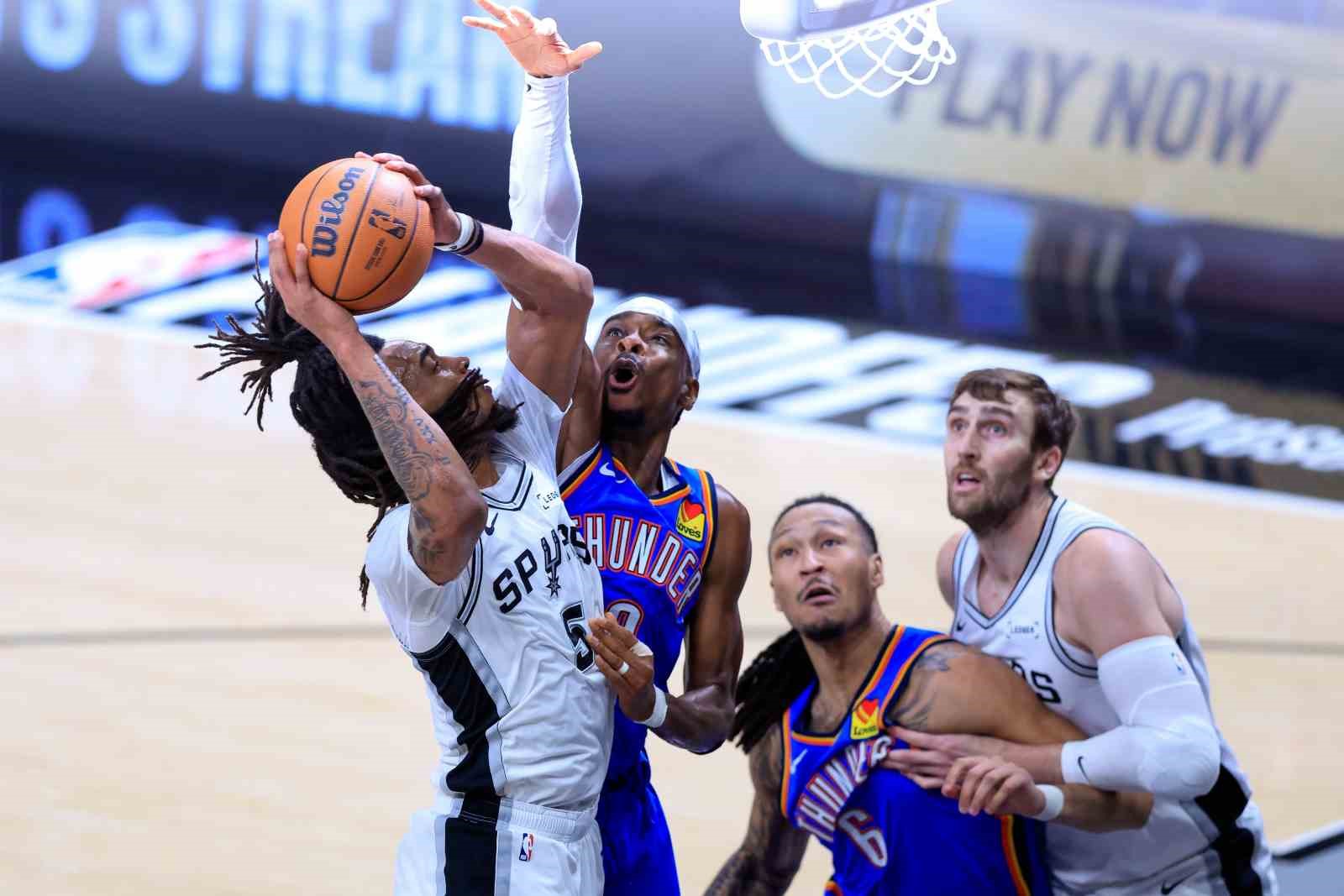 san antonio spurs oklahoma city thunderi yenerek seriyi 2 2 yapti 0 nXHcDpzF