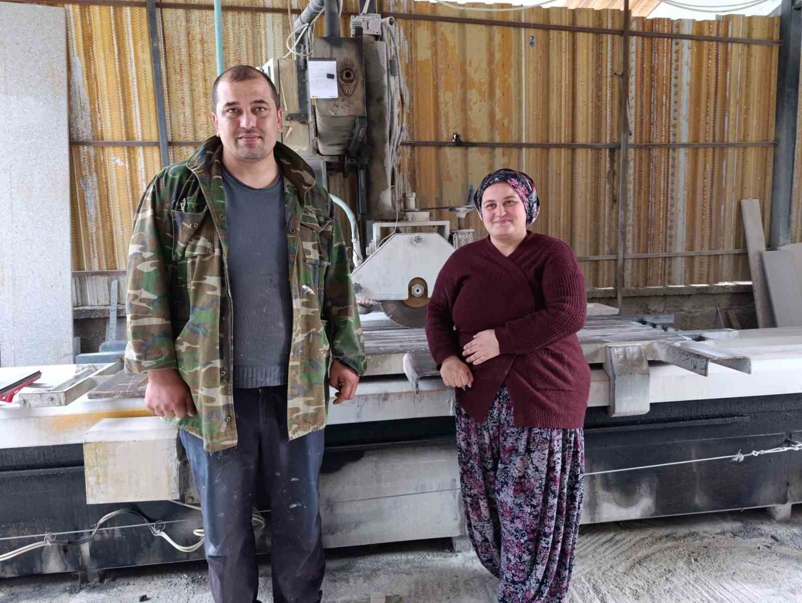 sanal alemde baslayan ask mermer atolyesinde omuz omuza hayat mucadelesine donustu 0 v1OJnIuC