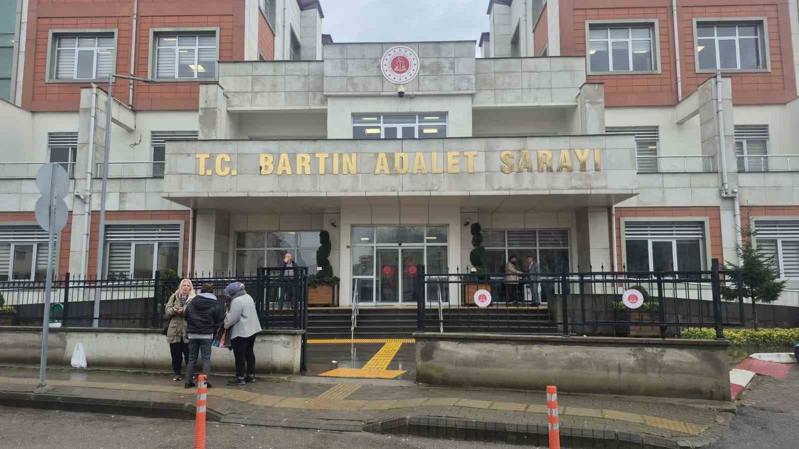 Sanatçı Hande Yener’in sahip çıktığı köpeğin vurulmasına ilişkin davanın ikinci duruşması görüldü 4 sanatci hande yenerin sahip ciktigi kopegin vurulmasina iliskin davanin ikinci durusmasi goruldu 0 DtC8Lbmn