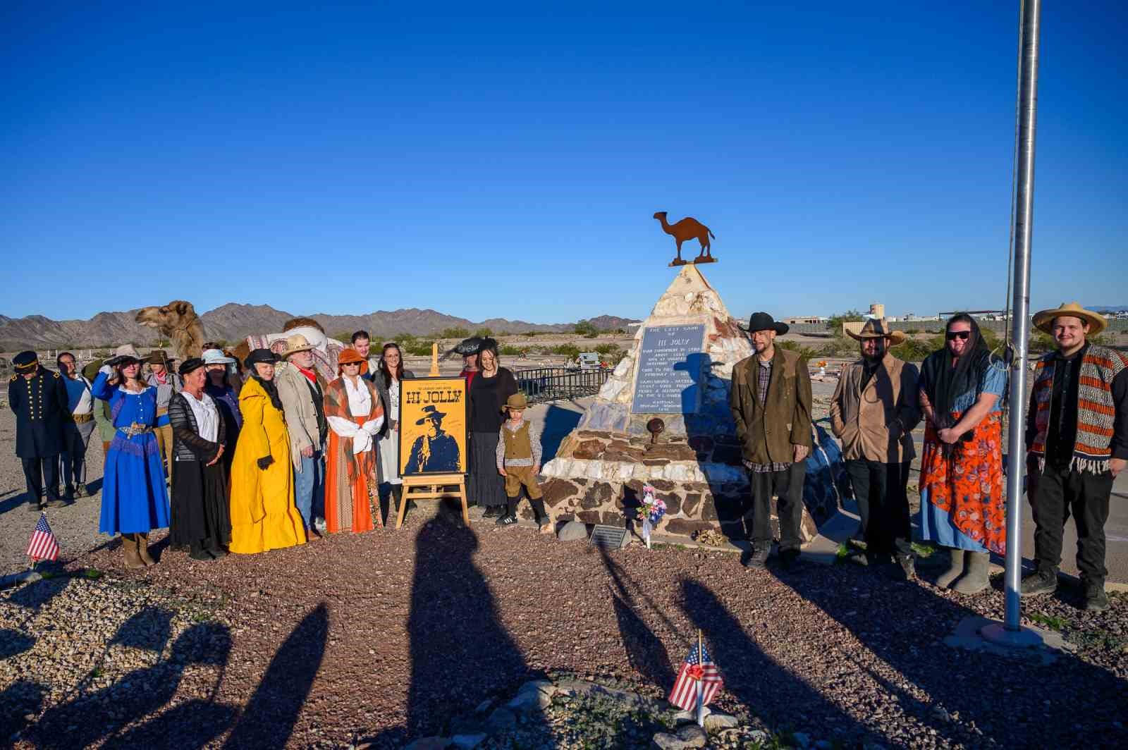 Sanatçı Mertcan Türkoğlu, Hi Jolly’nin Arizona’daki anıt mezarı başında anıldı 8 sanatci mertcan turkoglu hi jollynin arizonadaki anit mezari basinda anildi 4 4Mu1KQE4