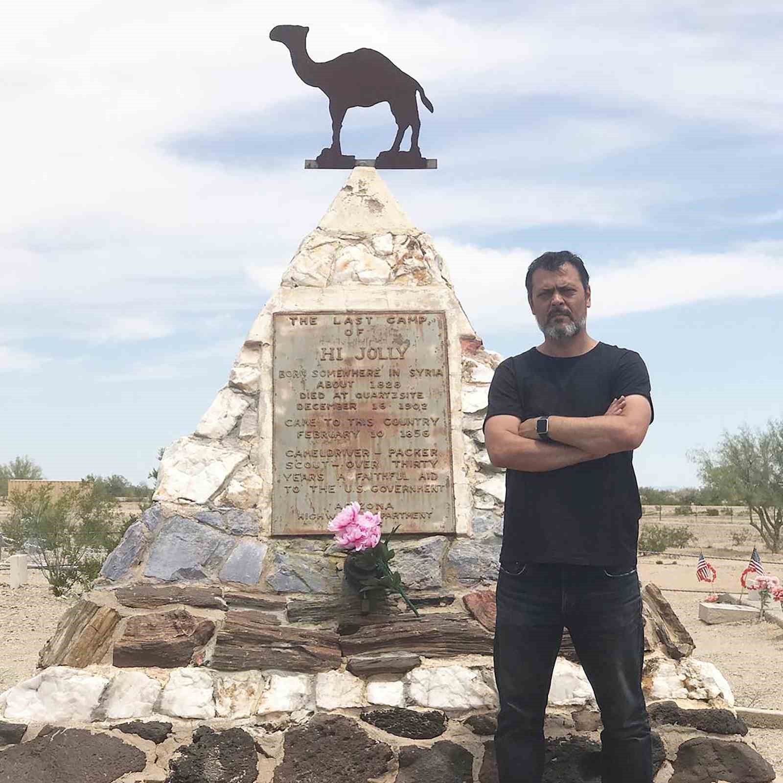 Sanatçı Mertcan Türkoğlu, Hi Jolly’nin Arizona’daki anıt mezarı başında anıldı 12 sanatci mertcan turkoglu hi jollynin arizonadaki anit mezari basinda anildi 8