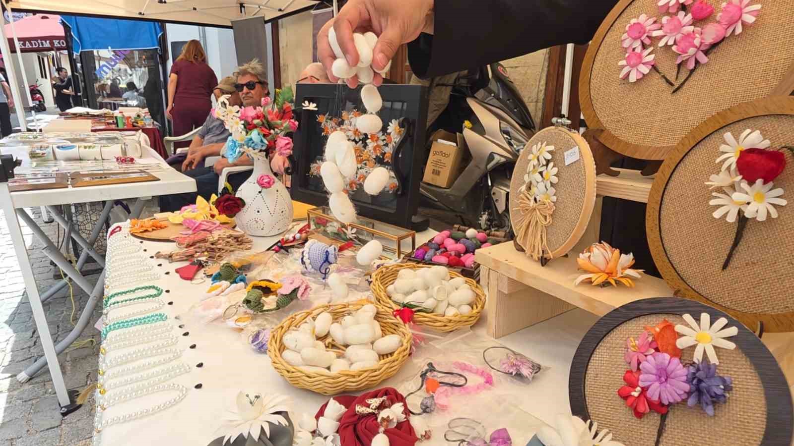 sanatci nuray taskiran mor cepken gelenegini ipek kozalarla gelecege tasiyor 2 XfZjSWVN