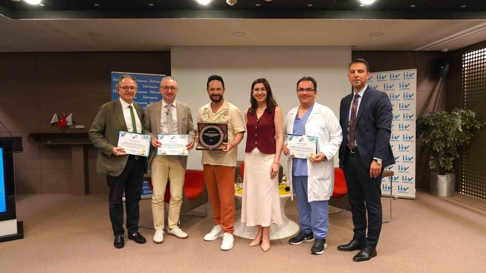 sanatci ozgun liv hospital ulusta babalarla bulustu 1 4JZERfS7