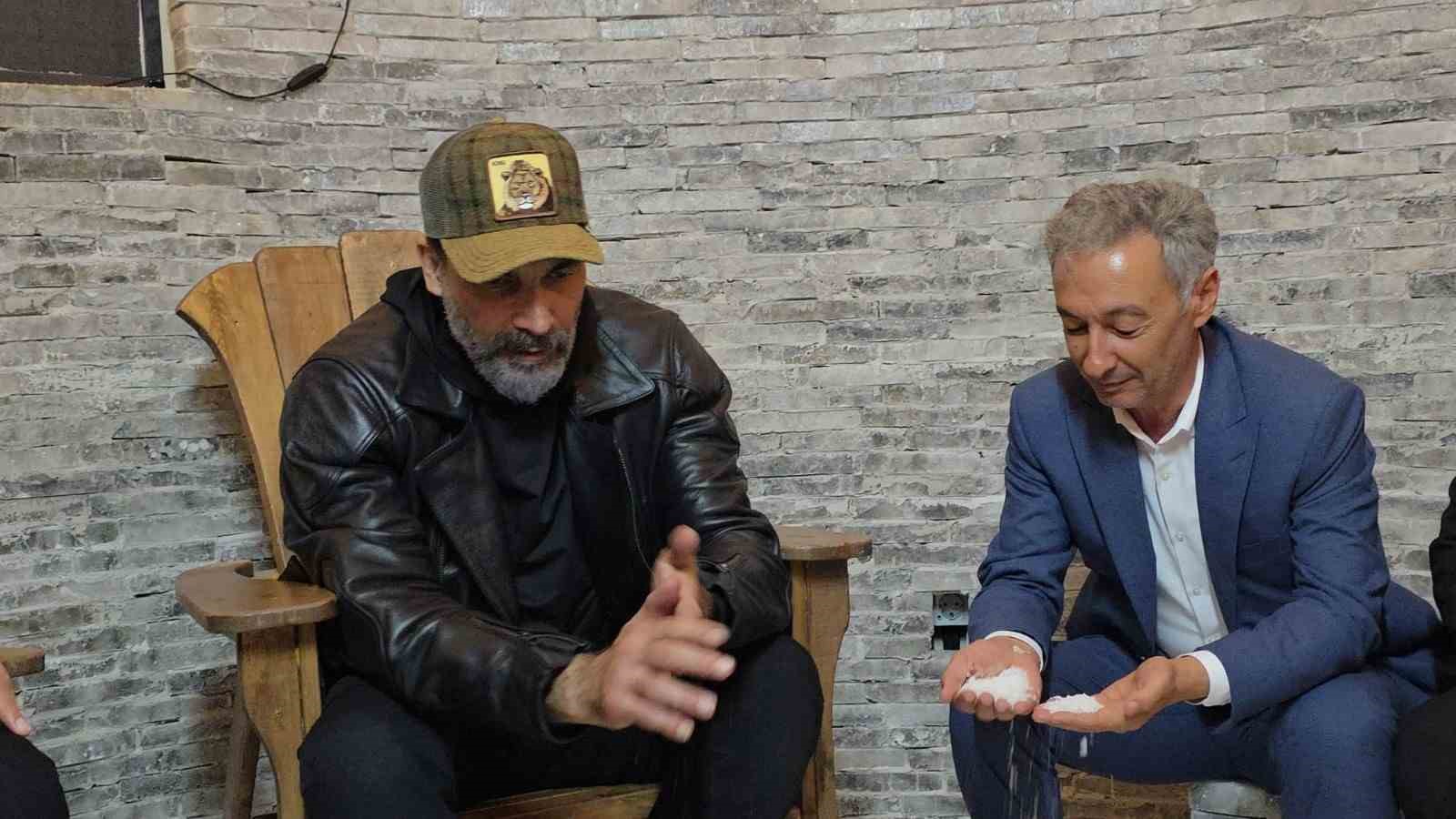 sanatci ugur isilaktan tuz golu obasina ziyaret 4 DdjktMB6
