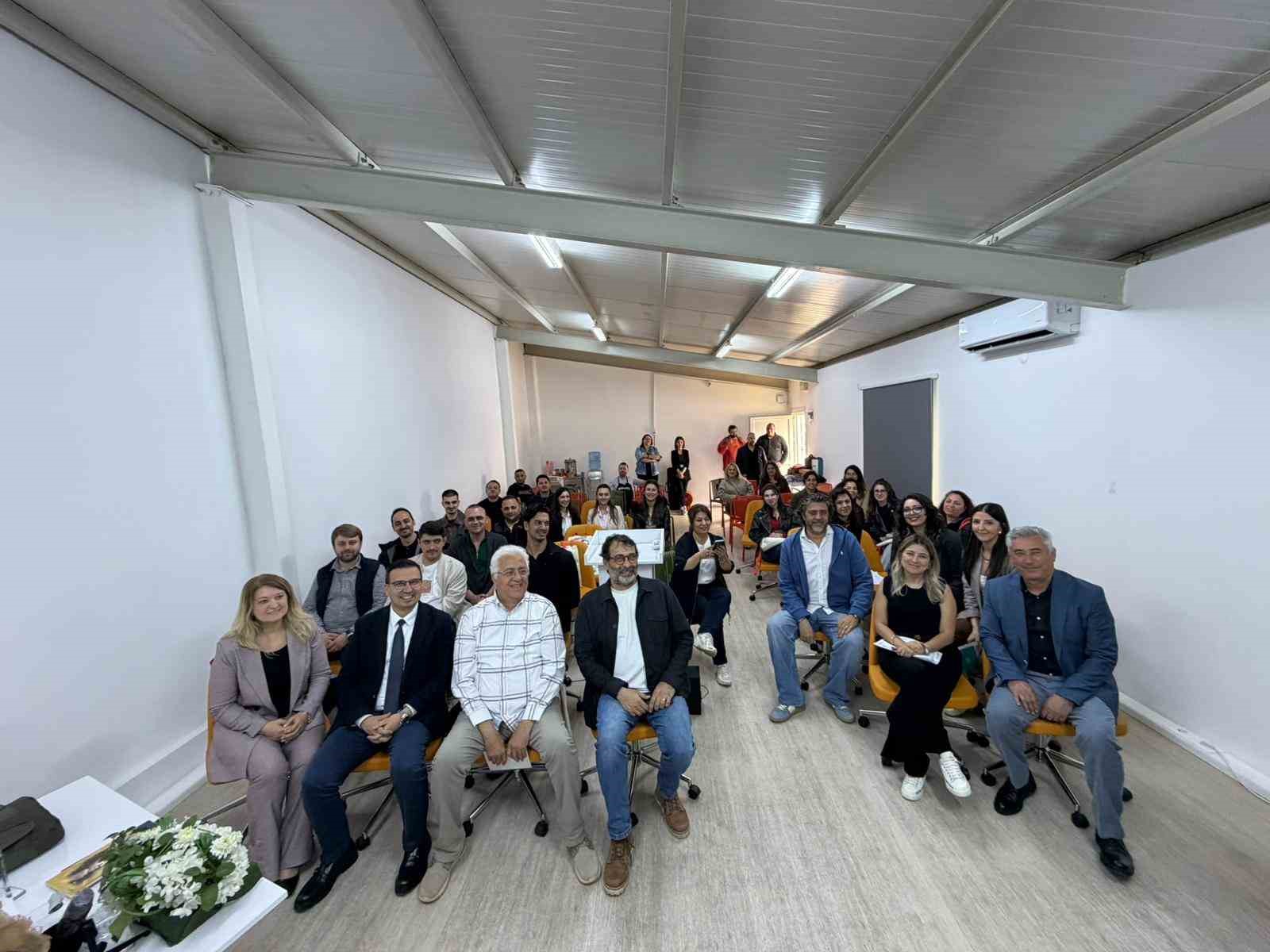 sanatcilar sennur sezer okuyor etkinliginin konugu arif piskin oldu 2 a1qCM1kA