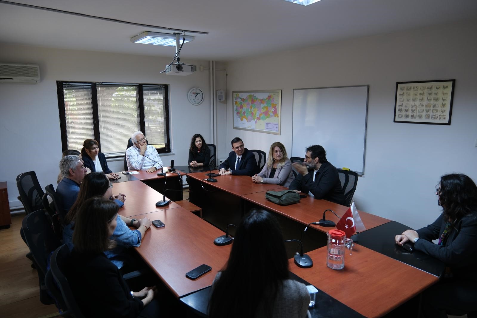 sanatcilar sennur sezer okuyor etkinliginin konugu arif piskin oldu 6